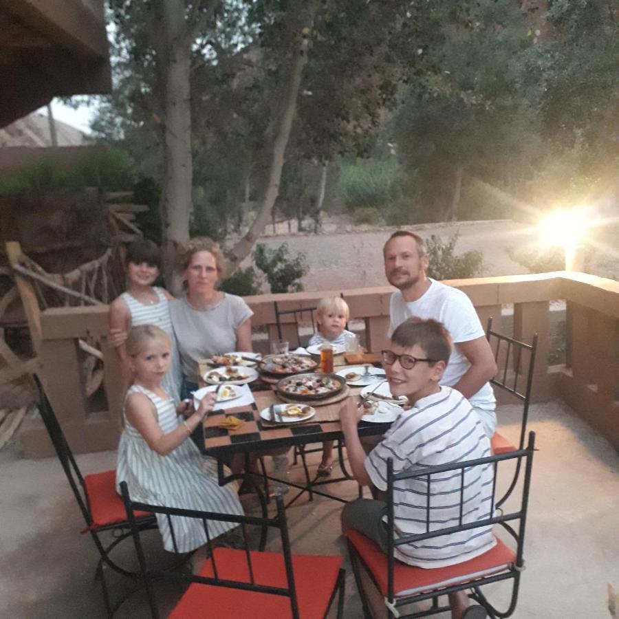 Riad Pizzeria Marhaba Akhendachou n'Ait Ouffi Buitenkant foto