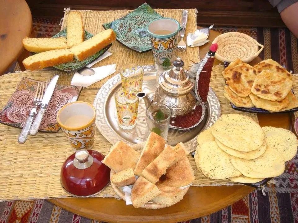 Riad Pizzeria Marhaba Akhendachou n'Ait Ouffi Buitenkant foto