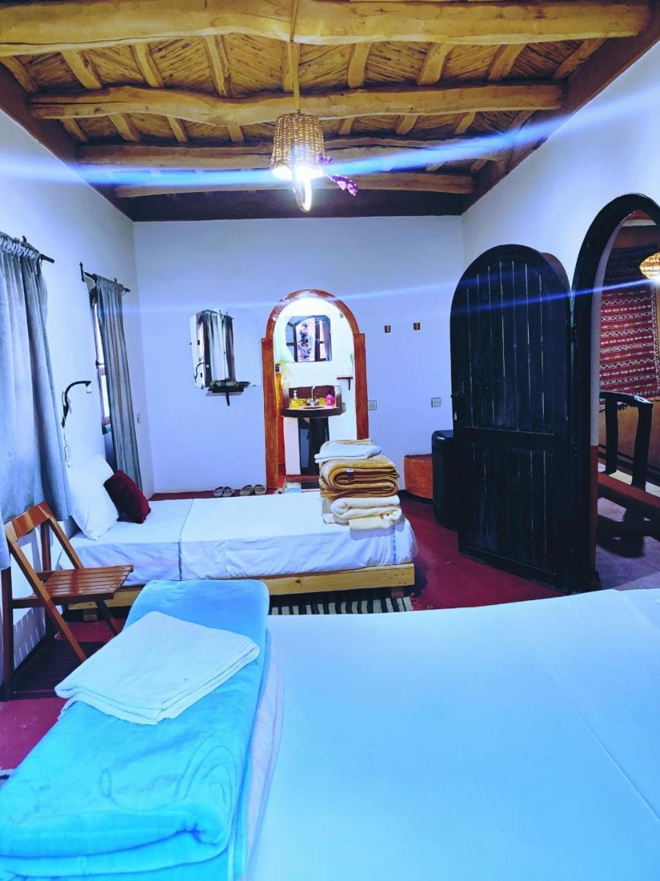 Riad Pizzeria Marhaba Akhendachou n'Ait Ouffi Buitenkant foto