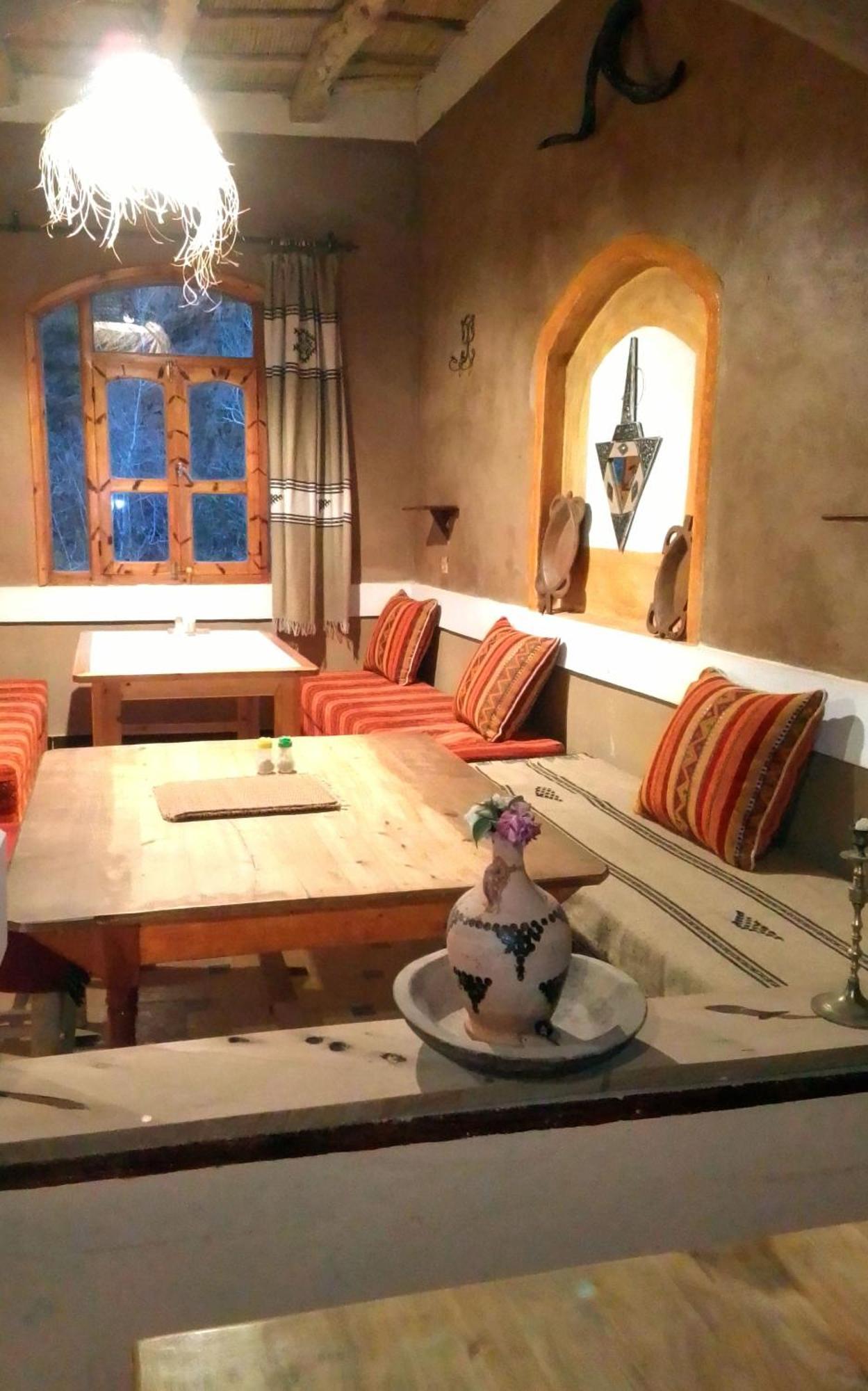 Riad Pizzeria Marhaba Akhendachou n'Ait Ouffi Kamer foto