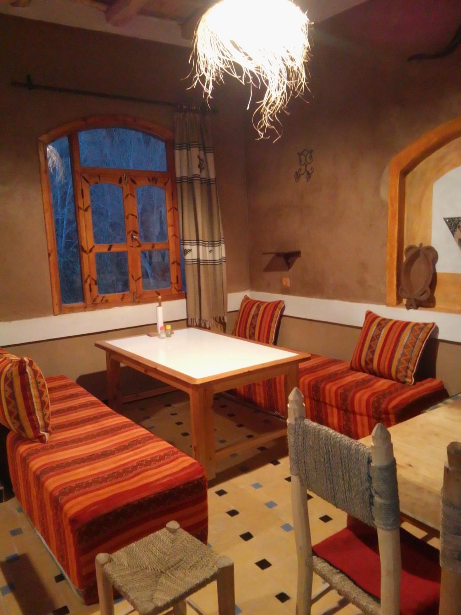 Riad Pizzeria Marhaba Akhendachou n'Ait Ouffi Kamer foto
